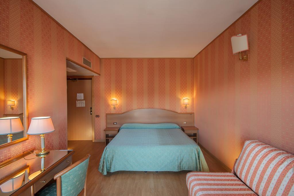 Park Hotel Dei Massimi โรม ภายนอก รูปภาพ